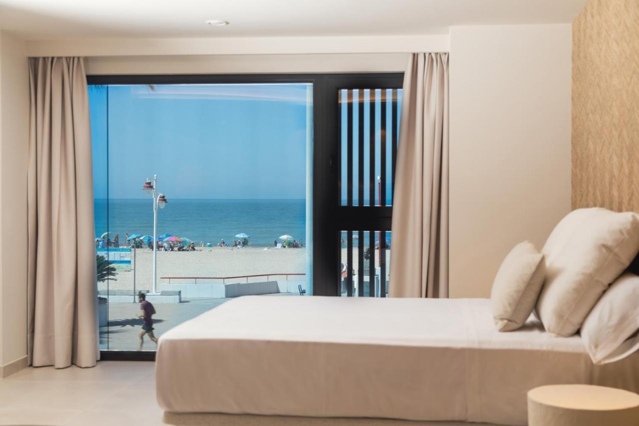 Apartamentos Playa Victoria Cadiz Exterior photo